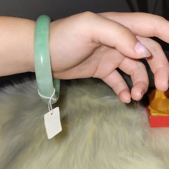 Jade Bangle - Picture 2 of 7